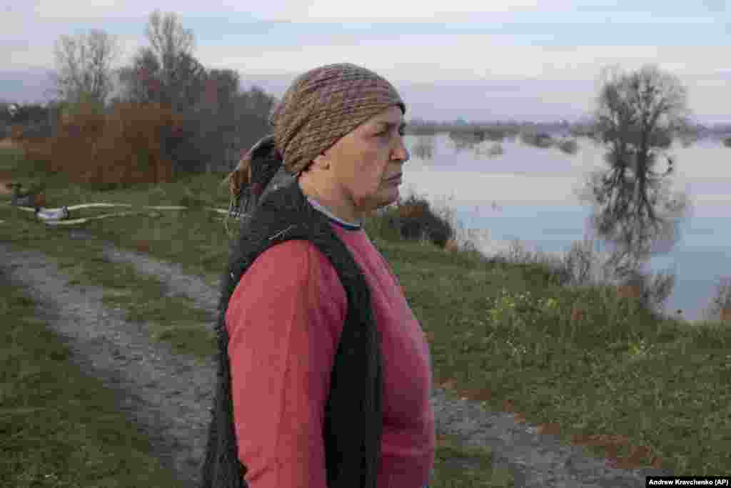 «Я почуваюся пригніченою: навколо будинку й під ним – вода», – розповіла жителька Демидова Тетяна Самойленко 
