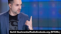 За словами Арестовича, прибуття до Гомеля делегації РФ для переговорів «з військової точки зору означає лише одне: вони втратили ініціативу»