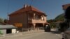 Празните училници во струмичко Мокрино говорат за масовното иселување 