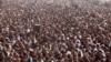 په چمن کې د سفري اسنادو لازمي کېدو پر ضد په پرلت کې ګڼ خلک ګډون کوي - پخوانی انځور.