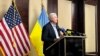 Сенатор США Ліндсі Ґрем під час брифінгу у Києві