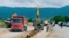 Aсфалтирање кај Подмоље на делот од автопатот Кичево-Охрид, 16 јуни 2023