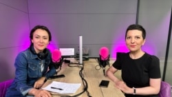„Atunci când oamenii se retrag din spațiul public și renunță la a mai crede în schimbare, politicienii câștigă”, spune Elena Calistru. 
