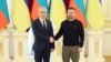 Президент України Володимир Зеленський і прем’єр-міністр Болгарії Ніколай Денков (ліворуч). Київ, 26 лютого 2024 року 