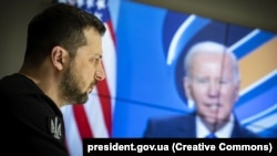 Володимир Зеленський наголошує, що демократія повинна вміти діяти і діяти на випередження.