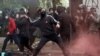 Приведени речиси 300 демонстранти во Франција по судирите со полицијата 