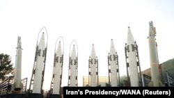 موشک‌های بالستیک ایران که در مراسمی در تهران به نمایش گذاشته شد