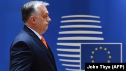 Hungarian Prime Minister Viktor Orban arrives for an EU summit in Brussels. Can Brussels outmaneuver Budapest on Russia sanctions? (file photo)