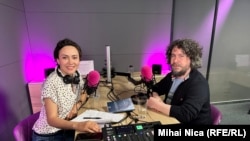 „Pascal, marele filosof francez, zicea că tot răul acestei lumi vine din faptul că ne agităm ca proștii și că nu putem sta singuri într-o cameră cu gândurile noastre. Cum am putea face din nou acest lucru, măcar așa, terapeutic, curativ, din când în când?”, spune profesorul. 
