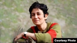 پخشان عزیزی، مددکار اجتماعی و فعال مدنی

