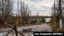 Вид на Днепр и городскую набережную с проспекта Независимости в Херсоне, ноябрь 2024 года