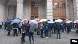 Вработените од Министерството за култура, Управата за заштита на културното наследство и Агенцијата за филм, одржаа протест пред Министерството за финансии во Скопје, со барање за повиски плати.
