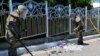 Специјалните сили ја испитуваат содржината на балон од Северна Кореја, Инчеон, Јужна Кореја, 2 јуни 2024 