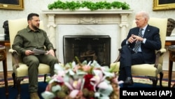 Президенти США і України Джо Байден (п) та Володимир Зеленський у Білому домі, 21 вересня 2023 року