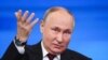 Рускиот претседател Владимир Путин зборува на годишна прес-конференција во Москва што се емитува на телевизија во живо