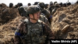 За словами генерала Олександра Сирського, ніхто із союзників не підганяє українські сили в проведенні наступальних операцій.
