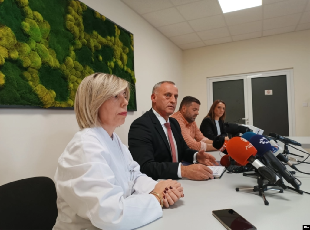 МАКЕДОНИЈА - Медицинска сестра фатена во повторен обид за кражба на Онкологија, беше веднаш отстранета и повеќе не стапна во институцијата, изјави медицинскиот директор на УК за онкологија и радиотерапија, Виолета Клисаровска, појаснувајќи дека станувало збор за медицинска сестра во дневната болница и не била директно поврзана со припрема на лековите.