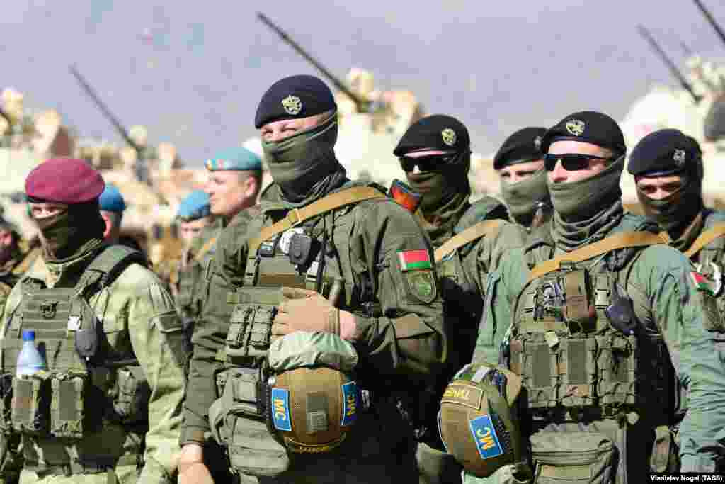 Белорусские военные на учениях в Кыргызстане. Армения остаётся в ОДКБ, но в мае Пашинян заявил на пресс-конференции, что не исключает вероятности того, что Ереван «примет решение о выходе из ОДКБ», если блок не будет выполнять договорные обязательства