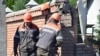 Комунальники відновлюють газопостачання та електроживлення після влучання ракети в Харкові, архівне фото