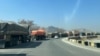 د وره تړل کېدو له کبله تورخم ته پر تلونکې لارې ګڼ ګاډي ولاړ دي - د فبرورۍ ۲۱مې انځور. 