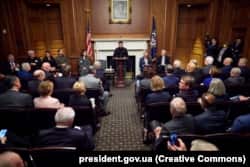 Президент Украины Владимир Зеленский провел в Конгрессе США встречу с лидером Демократической партии в Сенате Чаком Шумером, лидером Республиканской партии в Сенате Митчем Макконнеллом и сенаторами. Вашингтон, 12 декабря 2023 года