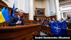 Генералниот секретар на НАТО Јенс Столтенберг се обраќа во украинското собрание на 29 април, 2024 година