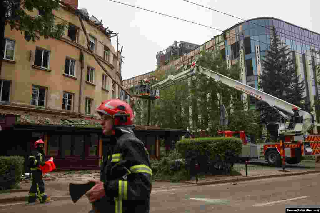 Пошкодження&nbsp; зазнали більше 30-ти будинків, є руйнування у школах, студентських гуртожитках Львівської політехніки, офісному комплексі. Про це повідомив мер Львова Андрій Садовий