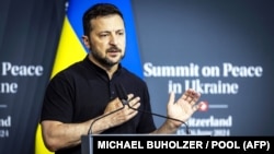 За словами президента, Україні потрібні засоби, щоб знищувати носії цих бомб, у тому числі російську бойову авіацію