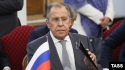 Лавров підкреслив, що Росія не може миритися із ситуацією, коли зберігається українське законодавство, що забороняє, зокрема, російську мову