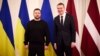 Президент України Володимир Зеленський і президент Латвії Едгарс Рінкевичс (праворуч). Рига, 11 січня 2024 року 
