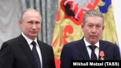 Руският президент Владимир Путин и директорът на „Лукойл“ Равил Маганов 