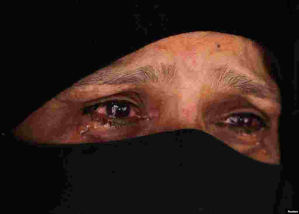 A Pakistani woman cries before leaving for Pakistan next to the Attari-Wagah border crossing near Amritsar, India, after New Delhi revoked visas issued to Pakistani citizens following an attack on tourists in the restive Kashmir region.