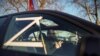 
Detalj sa protesta u znak podrške ruskoj invaziji na Ukrajinu. Iscrtano slovo "Z" na automobilu, što je jedna od oznaka ruskih vojnih snaga na ukrajinskom ratištu, Beograd, 14. mart 2022. 