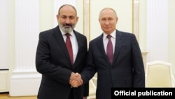 Russian President Vladimir Putin (R) and Armenian Prime Minister Nikol Pashinian meet in the Kremlin, Moscow, October 12, 2021.
