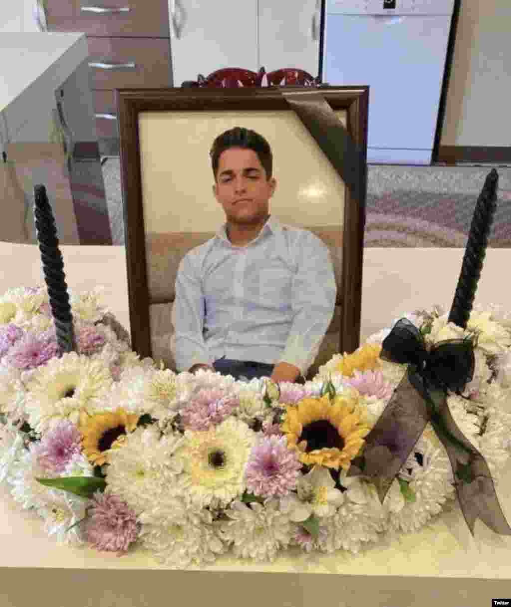 عرشیا امام قلی‌زاده علمداری، ۱۶ ساله، اهل جلفا، اواخر آبان به‌دلیل «عمامه‌پرانی» بازداشت شد. او پس از ده روز آزاد شد، اما دو روز بعد خودکشی کرد و جان باخت. 
