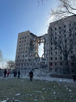 Clădirea administrației regiunii Nikolaiev a fost distrusă marți cu rachete.