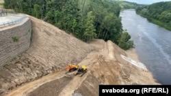 Новы мост у Горадні размыла другі раз за месяц у дзень ягонага адкрыцьця пасьля залевы. 19 ліпеня.