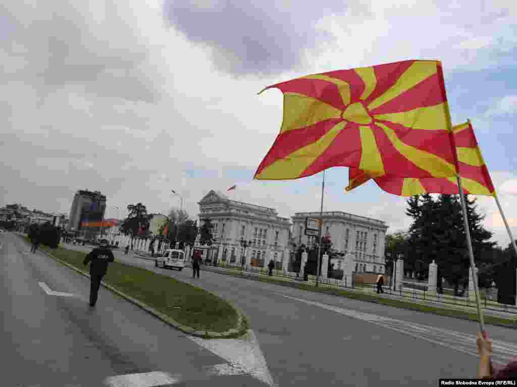 СЕВЕРНА МАКЕДОНИЈА - За денот на македонската револуционерна борба кој денеска се одбележа во Северна Македонија Претседателот Стево Пендаровски упати честитка до граѓаните во која повикува да се надминат поделбите исто како и пред 130 години. Честитки упатија и премиерот Димитар КОвачевски и опозицискиот лидер Христијан Мицкоски.