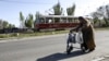 Життя в окупації без російського паспорта майже неможливе, кажуть українці, які там залишаються. На фото: окупований Маріуполь