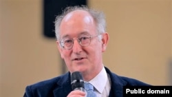 Historian Dominic Lieven spoke to RFE/RL's Georgian Service about the war in Ukraine, Russia's grievances, and how the conflict is likely to end. (file photo)