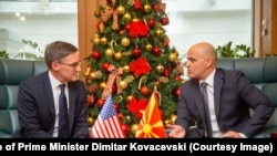Советникот во американскиот Стејт департмент Дерек Шолет и премиерот на Македонија, Димитар Ковачевски., Скопје, 11 јануари 2023 година.