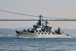 Crucișătorul cu rachete ghidate Moskva în Strâmtoarea Bosfor, în drum spre Marea Mediterană, 18 iunie 2021.