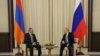 Встреча премьер-министра Армении Никола Пашиняна (слева) и президента России Владимира Путина в Ново-Огарёве, 19 апреля 2022 г. 