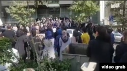 تجمع وکلا در سال گذشته در تهران در اعتراض به سرکوبها (عکس از آرشیو)