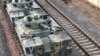 Расейскі цягнік з вайсковай тэхнікай на станцыі Навабеліца ў Гомлі, сакавік 2022