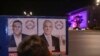 Călin Popescu Tăriceanu nu mai este membru ALDE, după ce a candidat la alegerile parlamentare pe listele Pro România. Imagine din campanie cu un afiș electoral cu Victor Ponta și Călin Popescu Tăriceanu. 
