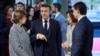 Emmanuel Macron discută cu ministrul francez de externe, Catherine Colonna, cu președinta Republicii Moldova, Maia Sandu, și cu ministrul de externe Nicu Popescu, la cea de-a treia conferință a Platformei de Sprijin pentru Moldova. Paris, Franța, 21 noiembrie 2022.