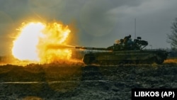 Ukrainian troops fire a captured Russian T-80 tank at Russian positions in the Donetsk region in November 2022.