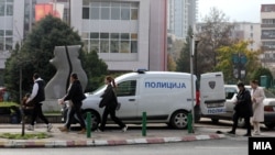 Илустративна фотографија/Полицијата прави проверки во скопско улилиште во една од испратените лажни дојави за бомби