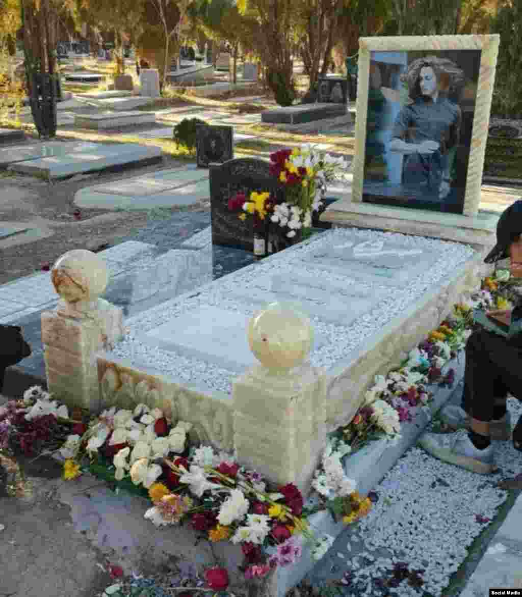 مهرشاد شهیدی‌نژاد، ۲۰ ساله از کشته‌شدگان اعتراضات سراسری در اراک. ویدیوهای مربوط به مهارت‌های ویژه او در آشپزی در شبکه‌های اجتماعی بسیار مورد توجه قرار گرفته است.
